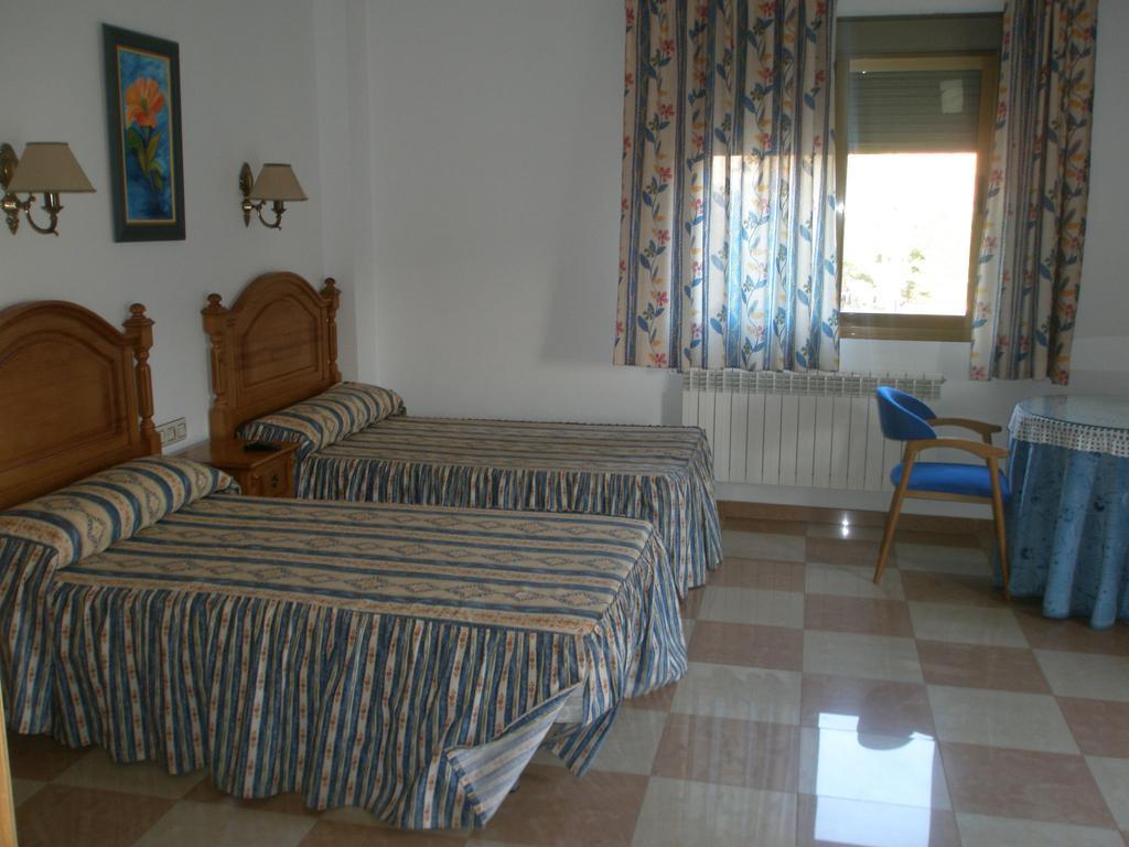 Hostal Los Rosales Alcaraz Ruang foto